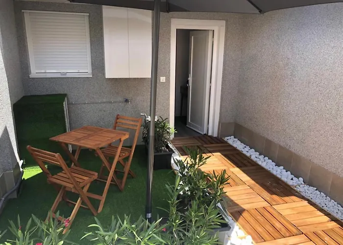 Con Jardin Y Garaje Lejlighed